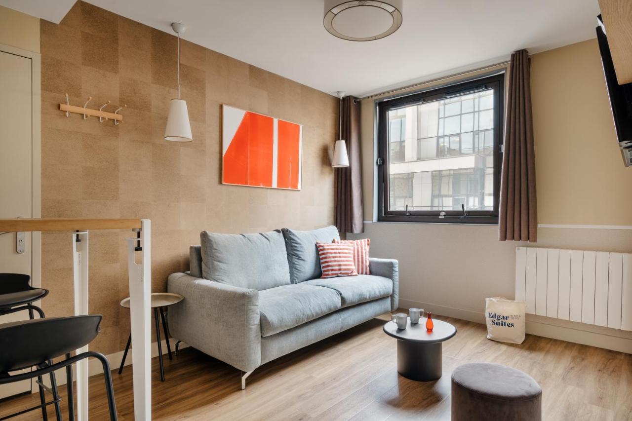 Cosy One-Bedroom Apartment Street View,1324169665:JPEG