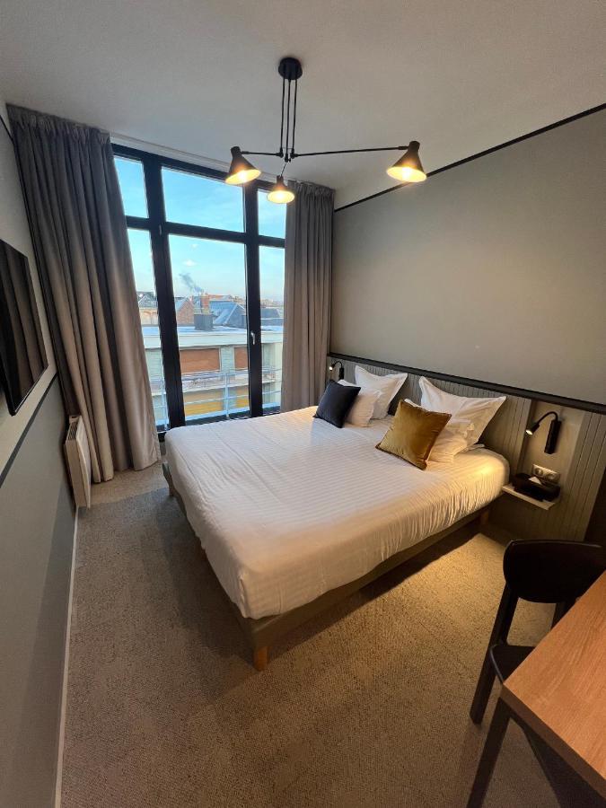 Comfort room city view
