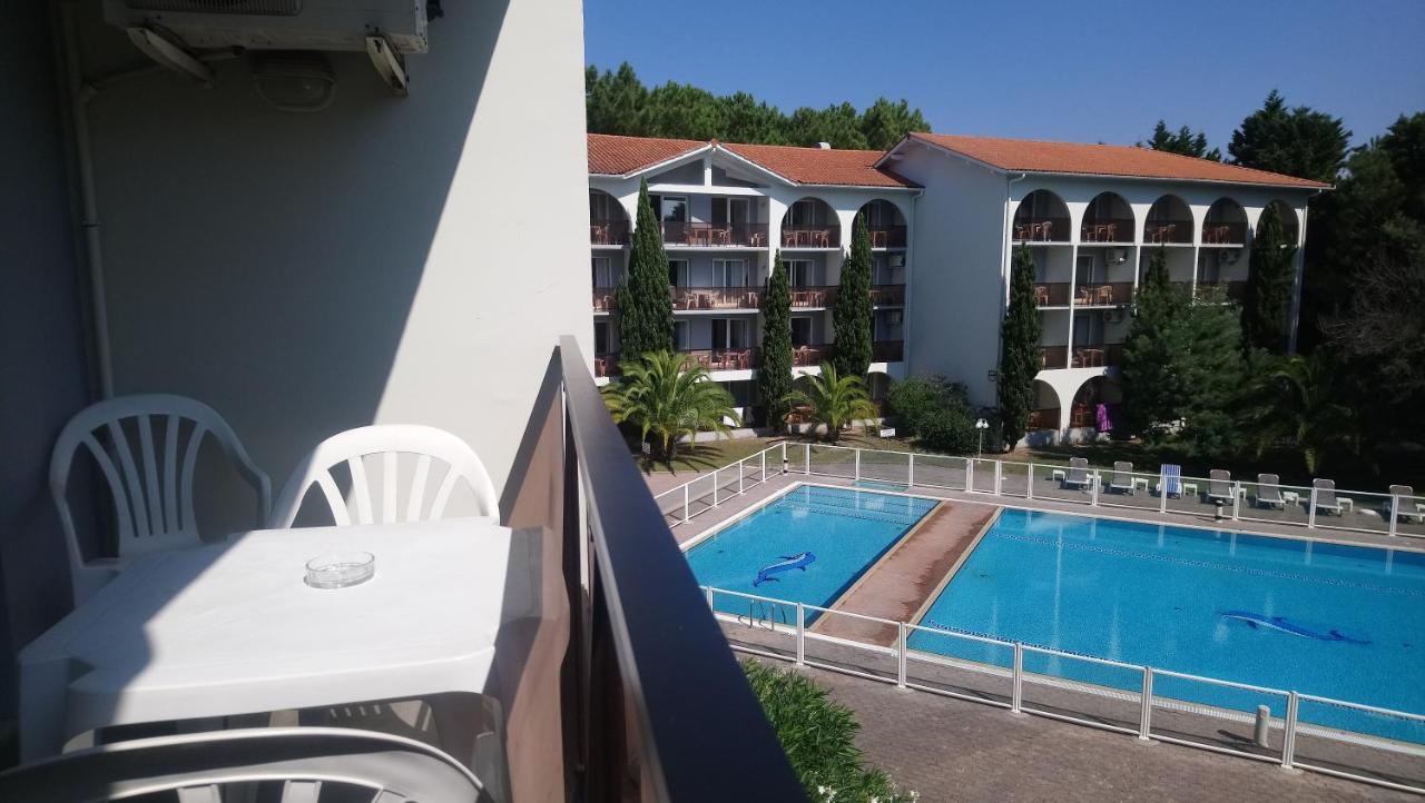 Studio Pool View