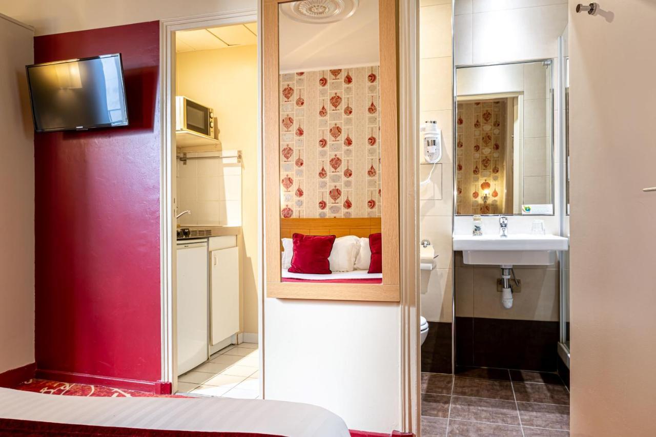 Room Rostand kitchenette