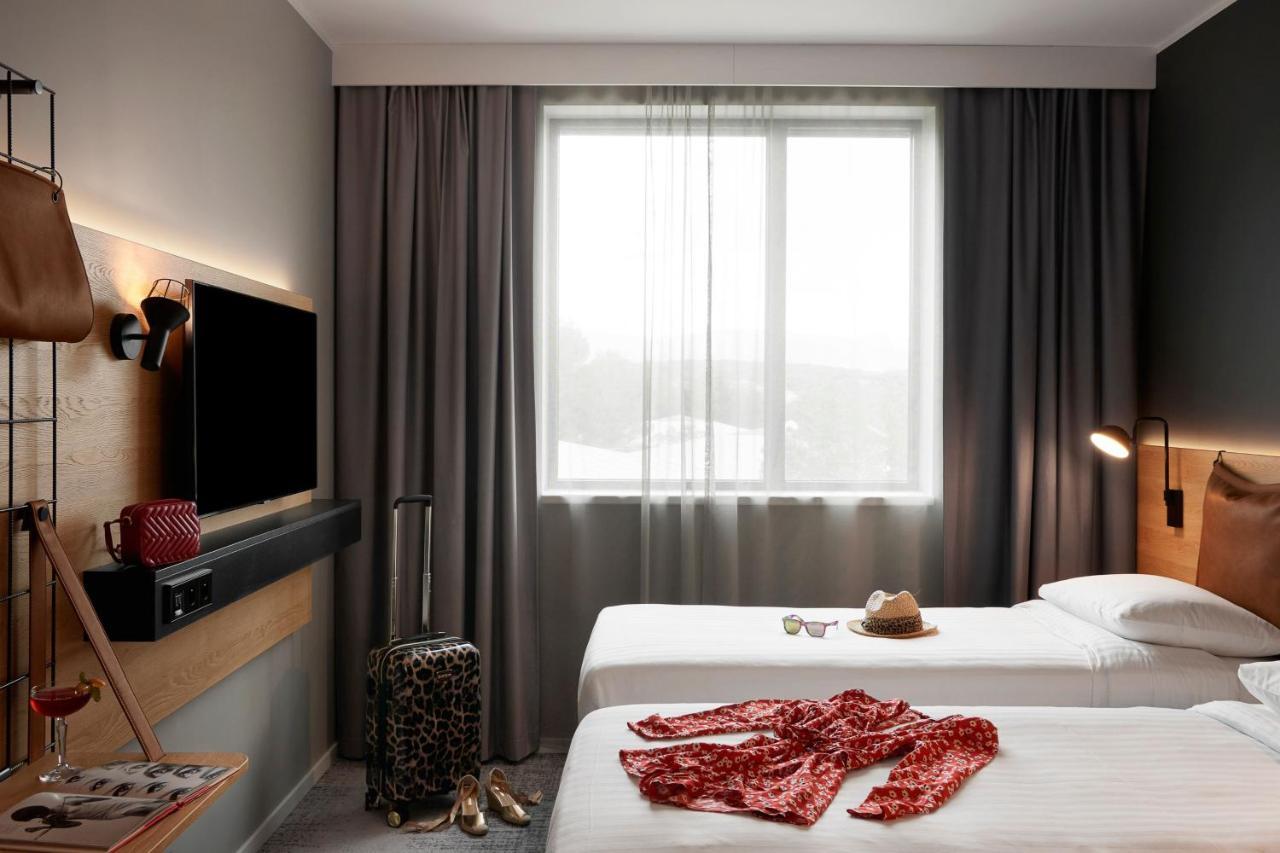 Moxy Twin Room