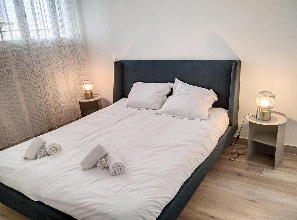 One-Bedroom Apartment with Sea View