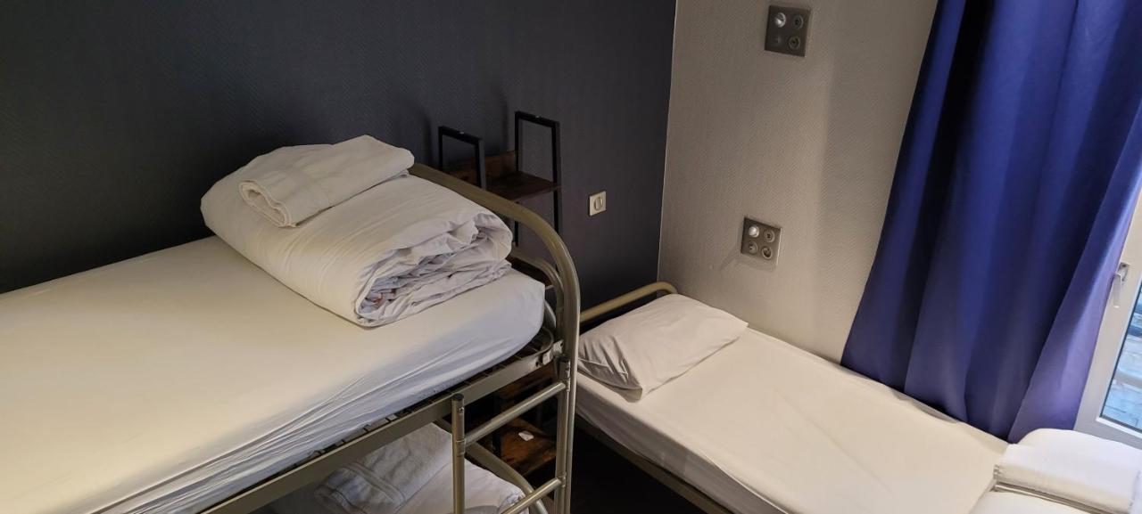 Bed Mixed Dormitory Room