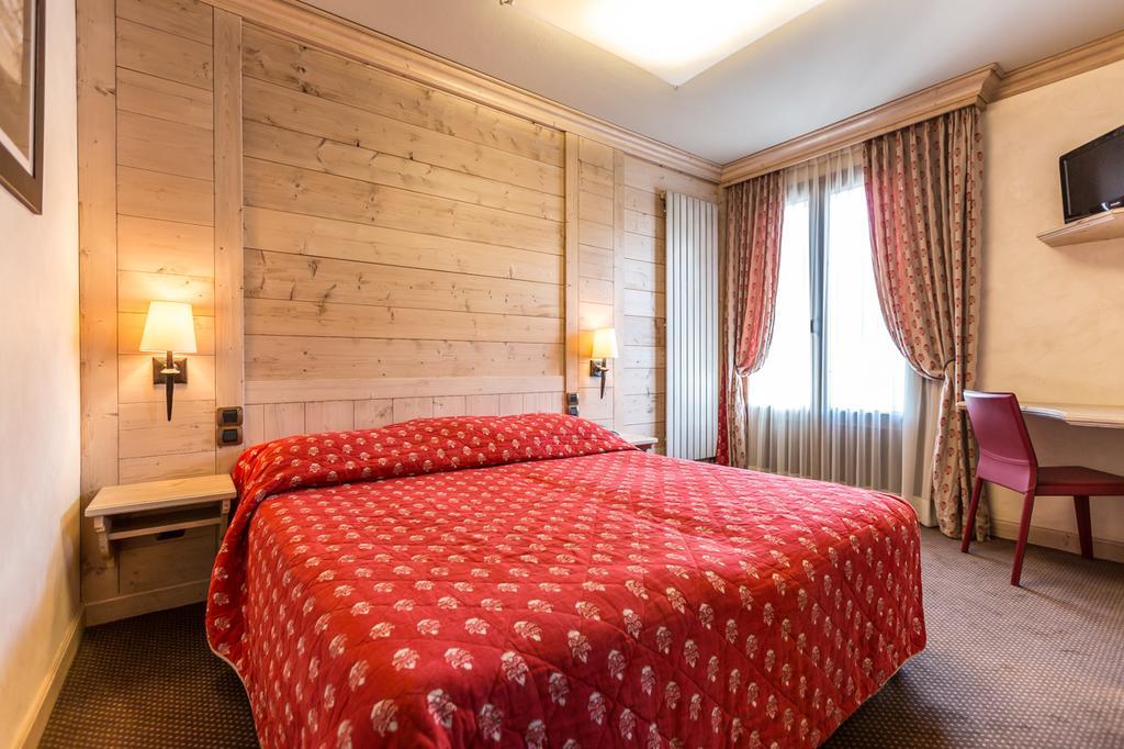 Standard Double or Twin Room,1069943416:JPEG