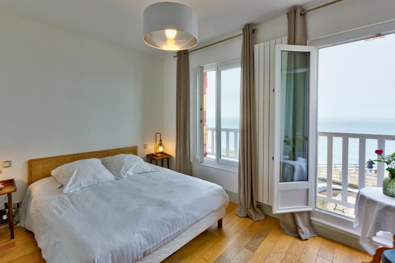 Double Room Bath Sea View