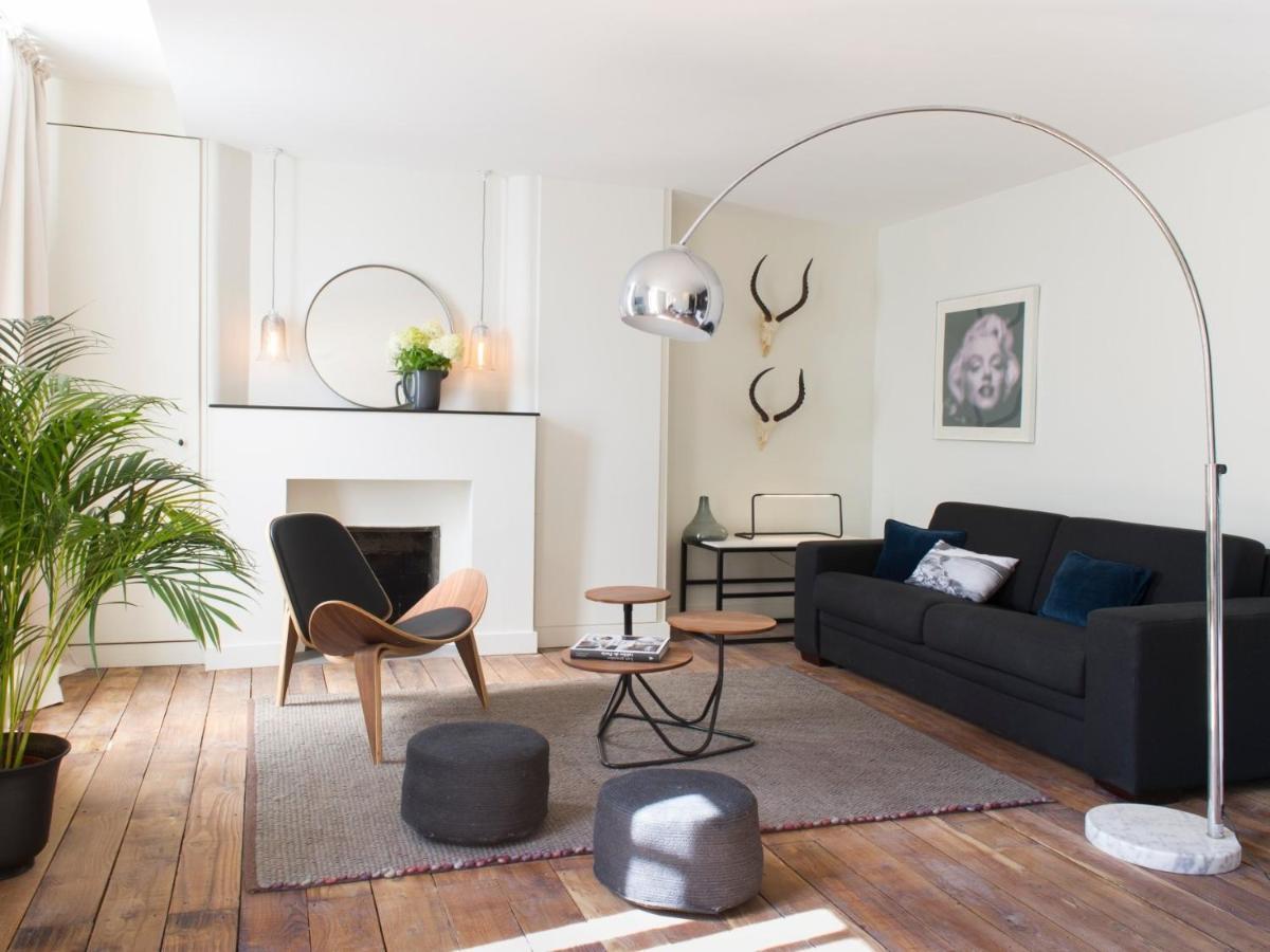 Deluxe One-Bedroom Apartment