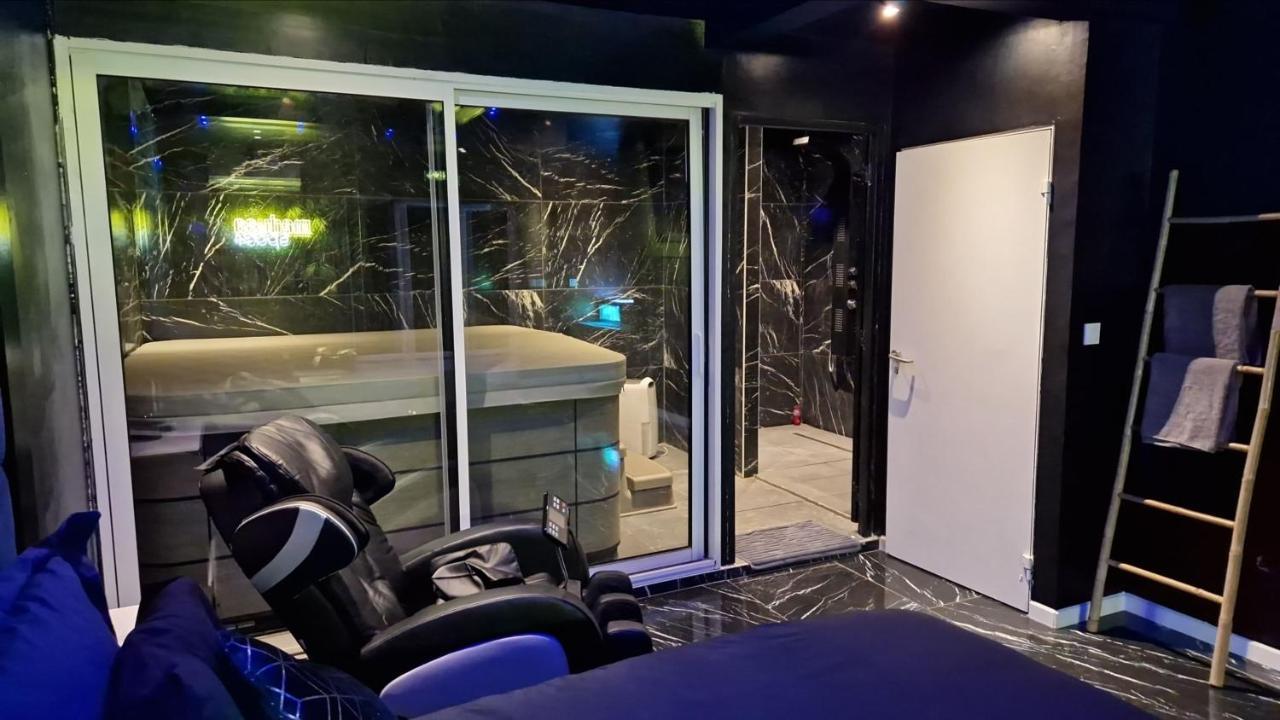 One-Bedroom Apartment,1374251021:JPEG