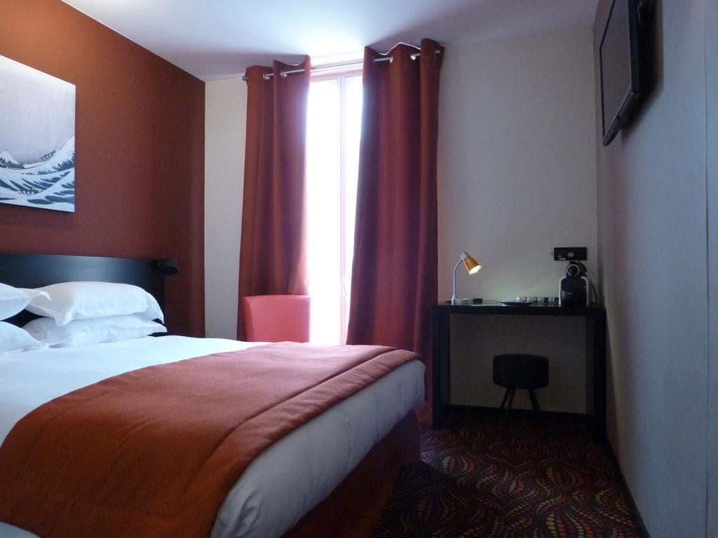 Quarto Clássico com Cama de Casal ou 2 de Solteiro