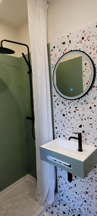 Chambre Simple avec Grand Lit - Vue sur Jardin