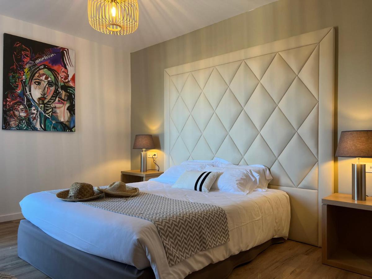 M - Double or Twin Room - Balcony with Sea and Swimming Pool View,1382274743:JPEG