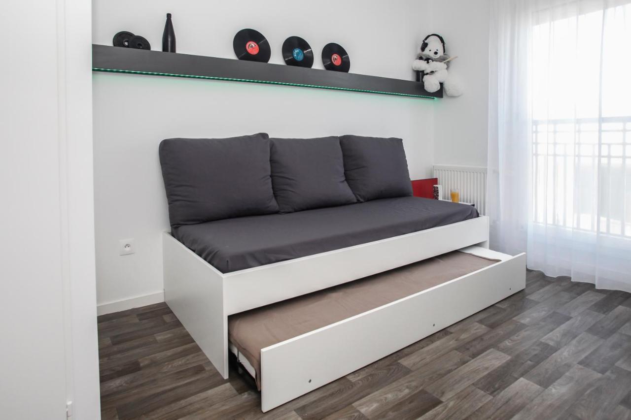 Single Room,1382365004:JPEG