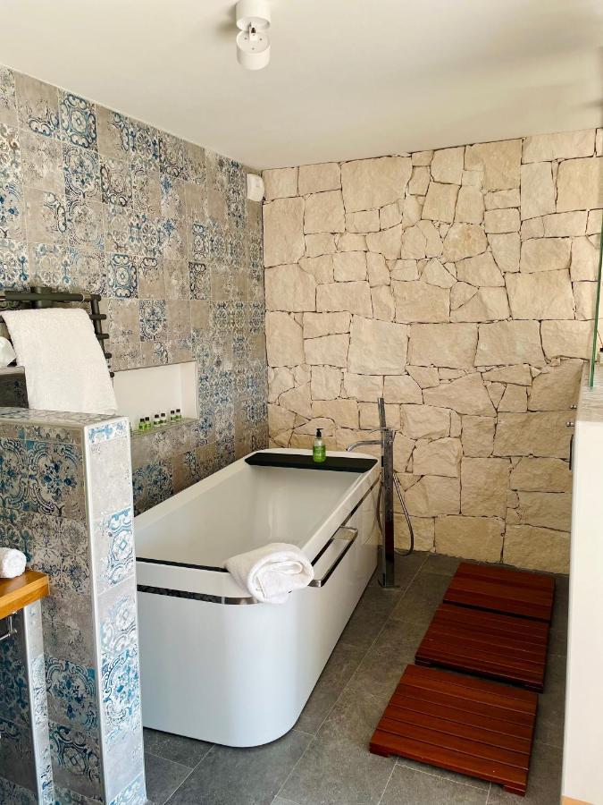Deluxe Double Room Bath