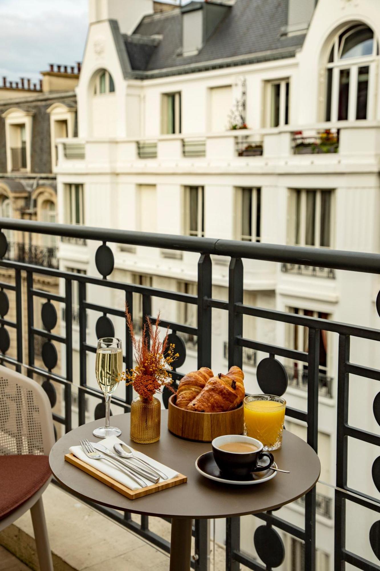 Deluxe Extra Room with Balcony,1273747516:JPEG