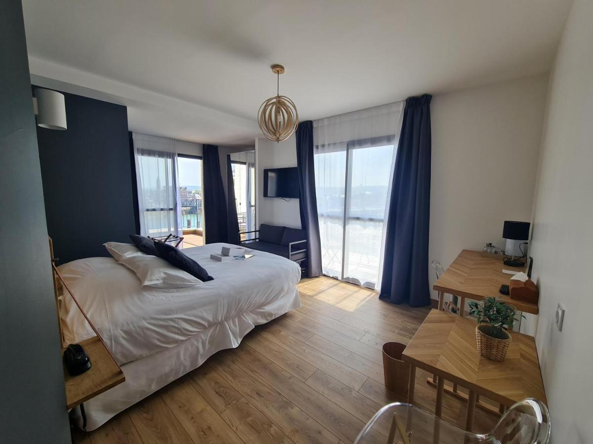 Deluxe Double Room with Balcony and Sea View