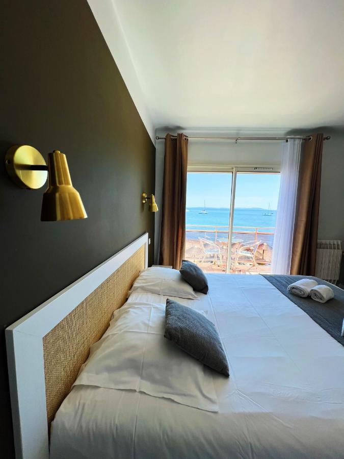 Classic room balcony sea view