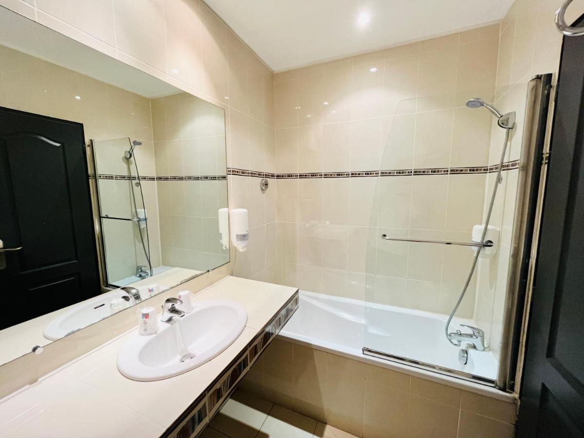 Double or Twin Room Sea View