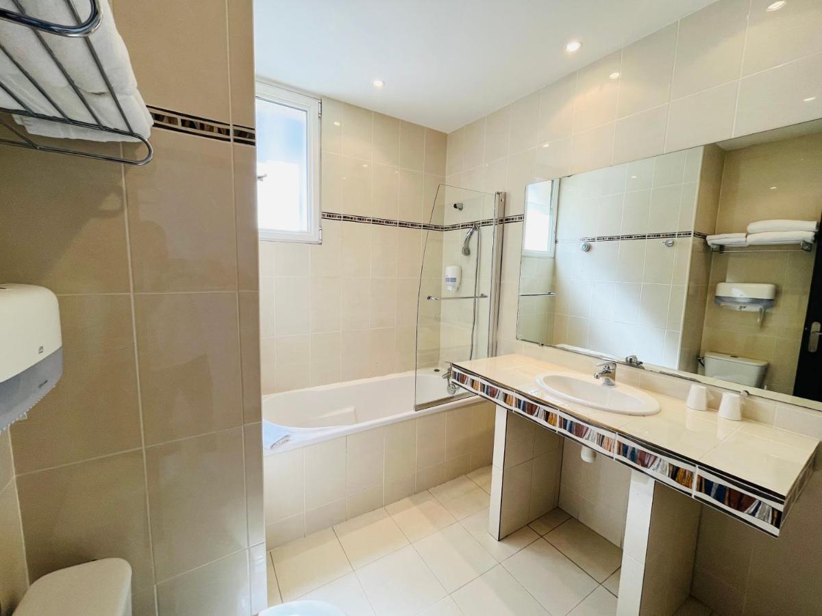 Double or Twin Room Sea View