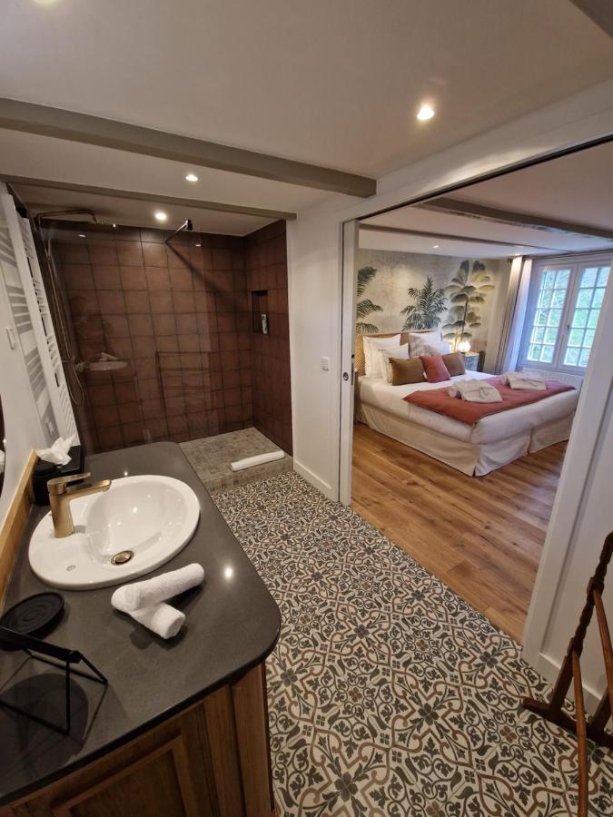 Room 6 Comfort Double Room Shower Garden View