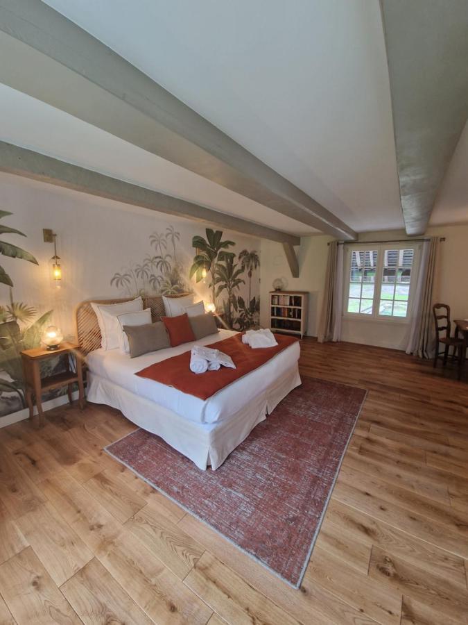 Bedroom 2 Deluxe Double Room Shower Bath Garden River View
