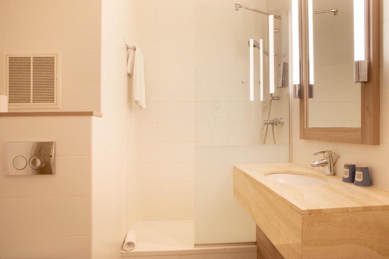 Superior Triple Room with 3 Single Beds