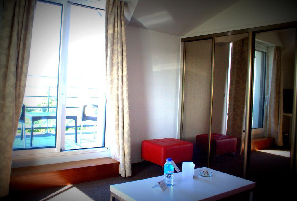 Superior Double or Twin Room Lateral Sea View