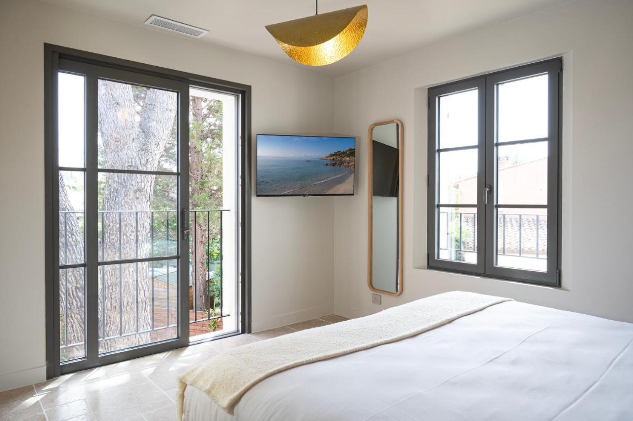King Room with Pool View,1415344584:JPEG