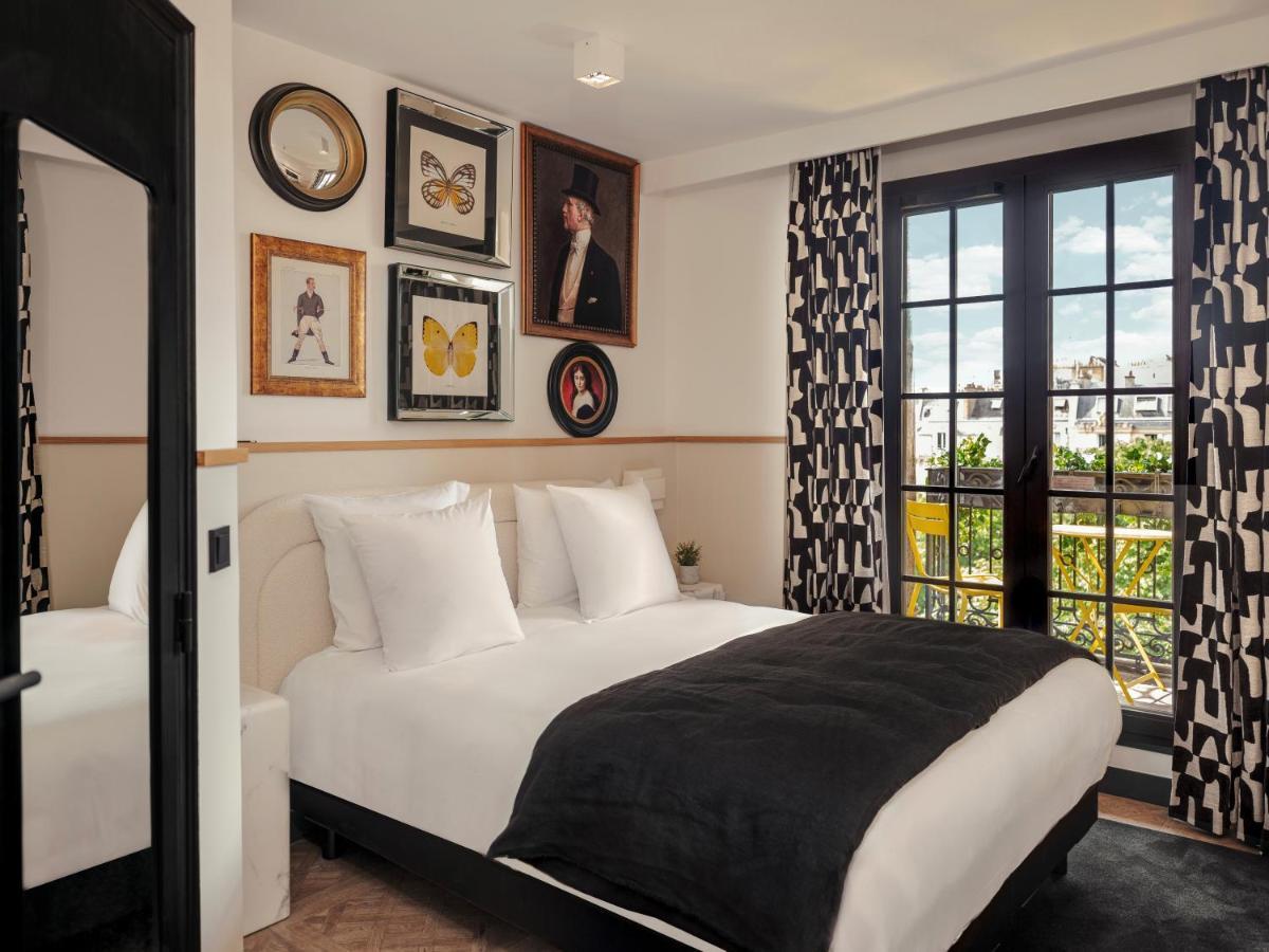 Comfort Double Room Balcony Paris View