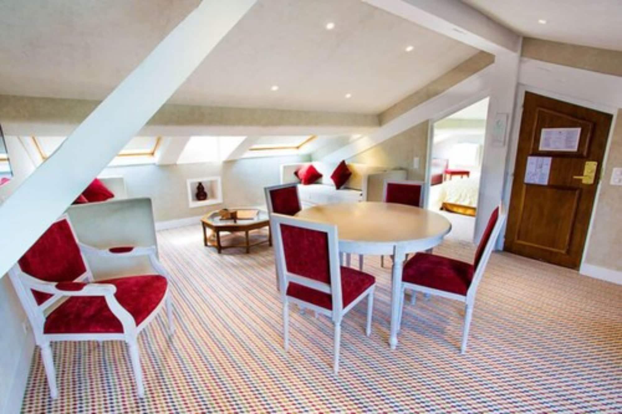 Family Suite Attic Flat partial Sea City View