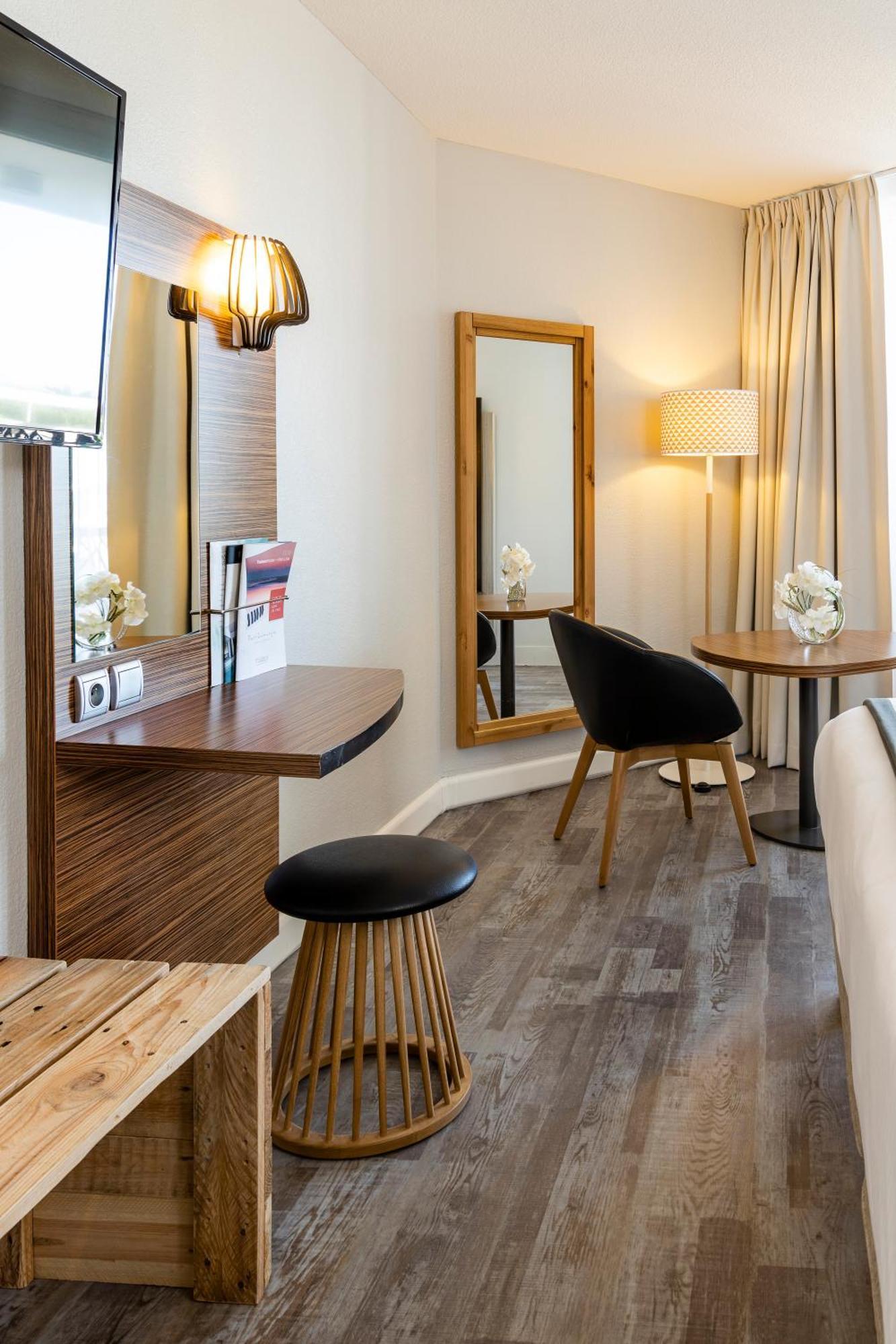 Chambre Triple avec Canapé-Lit - Vue Latérale sur Mer