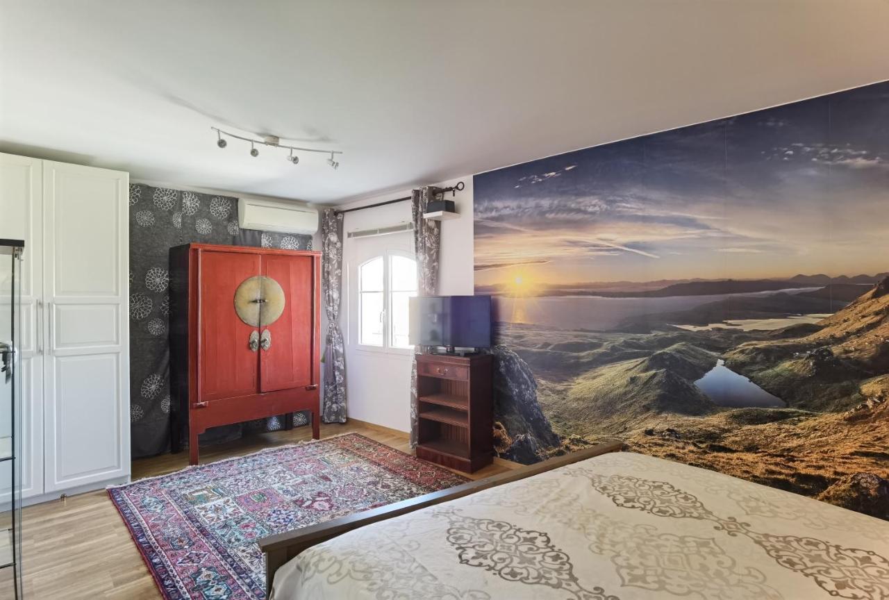 Queen Room Garden View