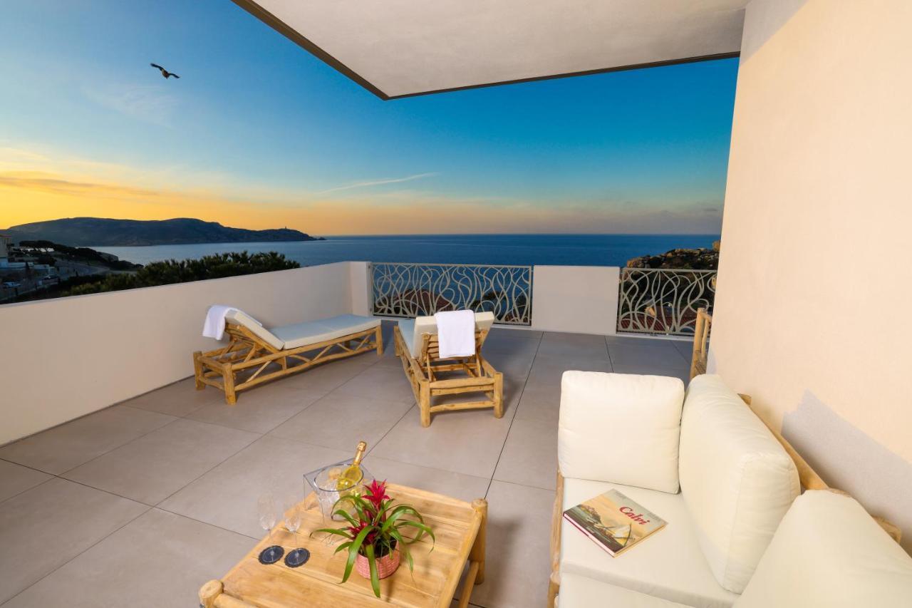 Deluxe Suite with Sea View and terrace