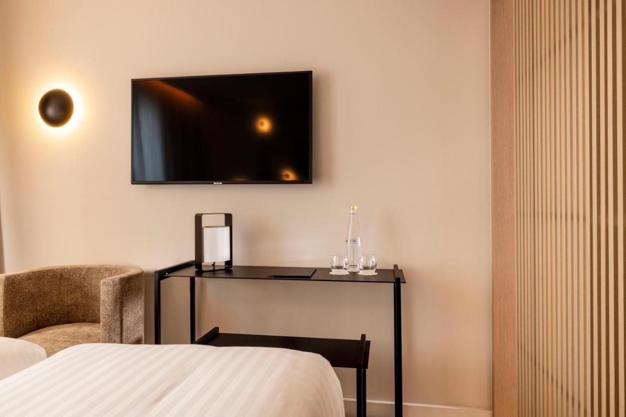 Family Room Spa Access,1480642262:JPEG