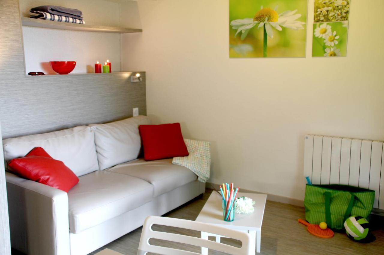 One-Bedroom Apartment,1487418442:JPEG