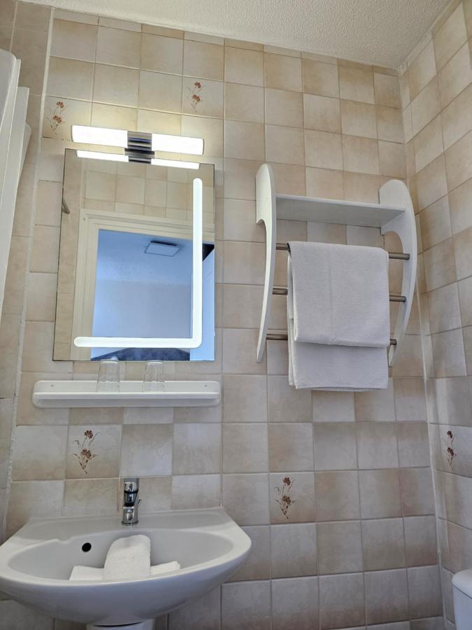 Small Double Room,1498636408:JPEG