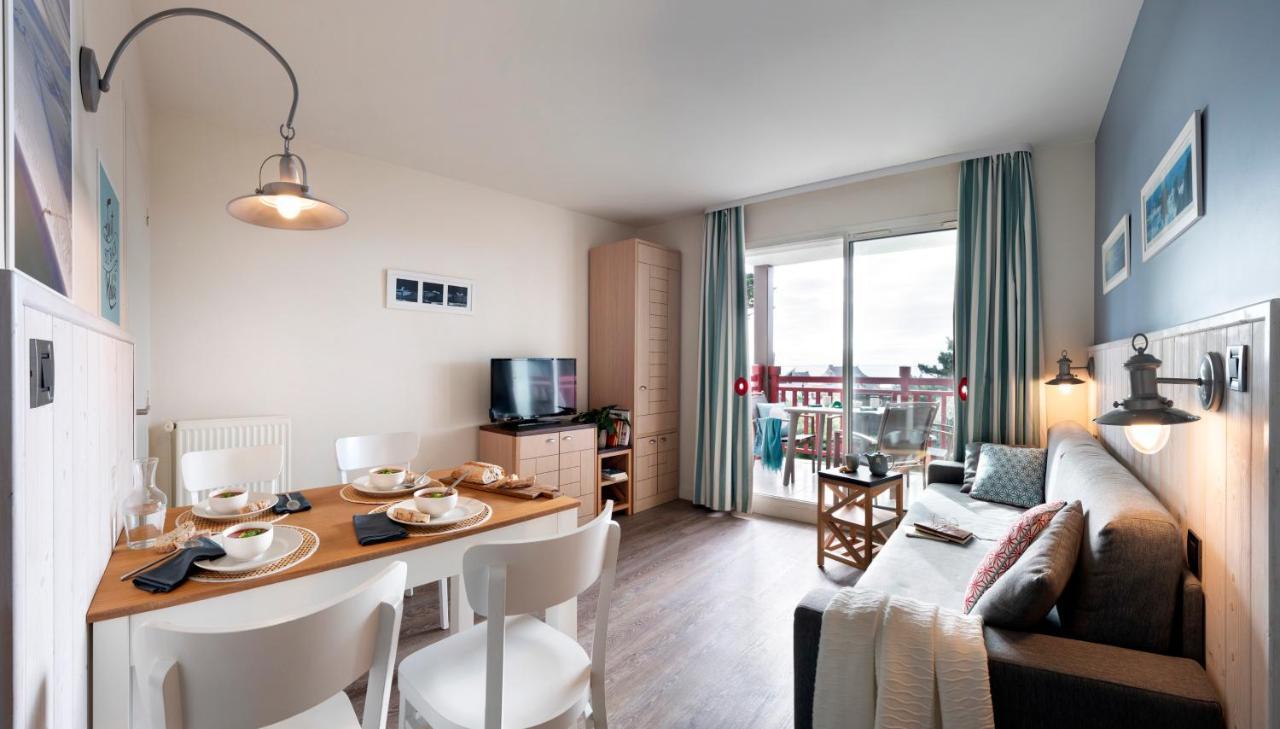 One-Bedroom Apartment Terrace or Balcony Sea View