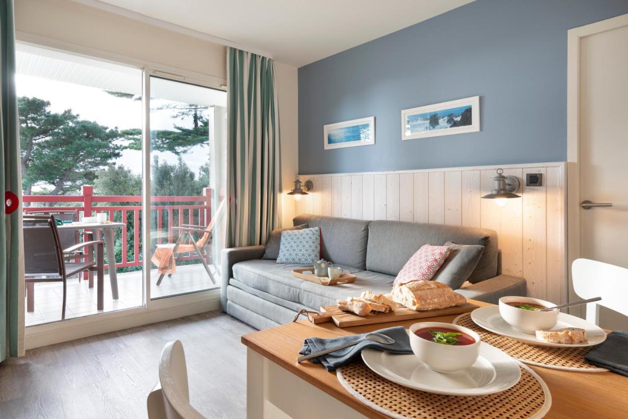 One-Bedroom Apartment Terrace or Balcony Sea View