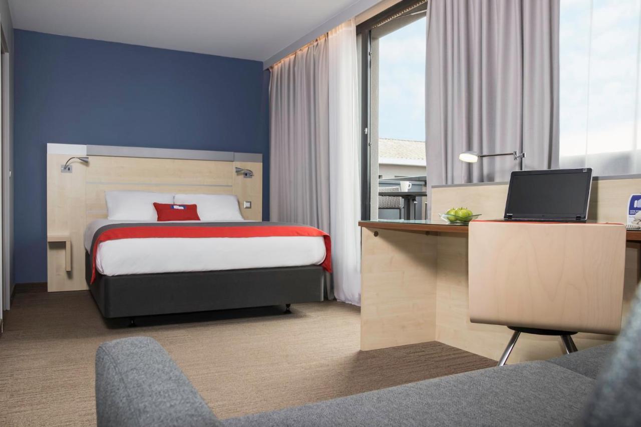 Queen Suite Balcony Sofa Bed