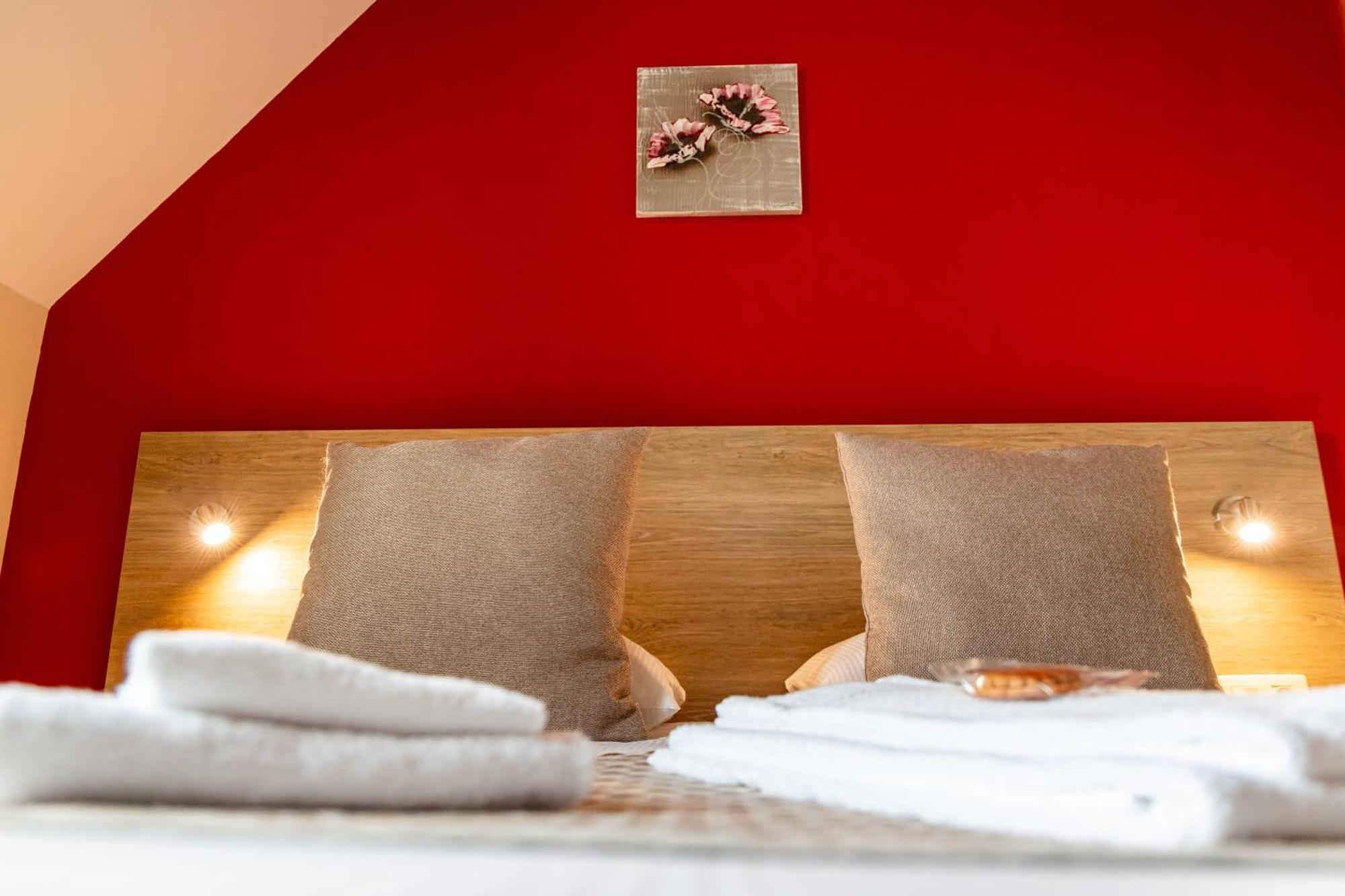 Double Room,1499571139:JPEG
