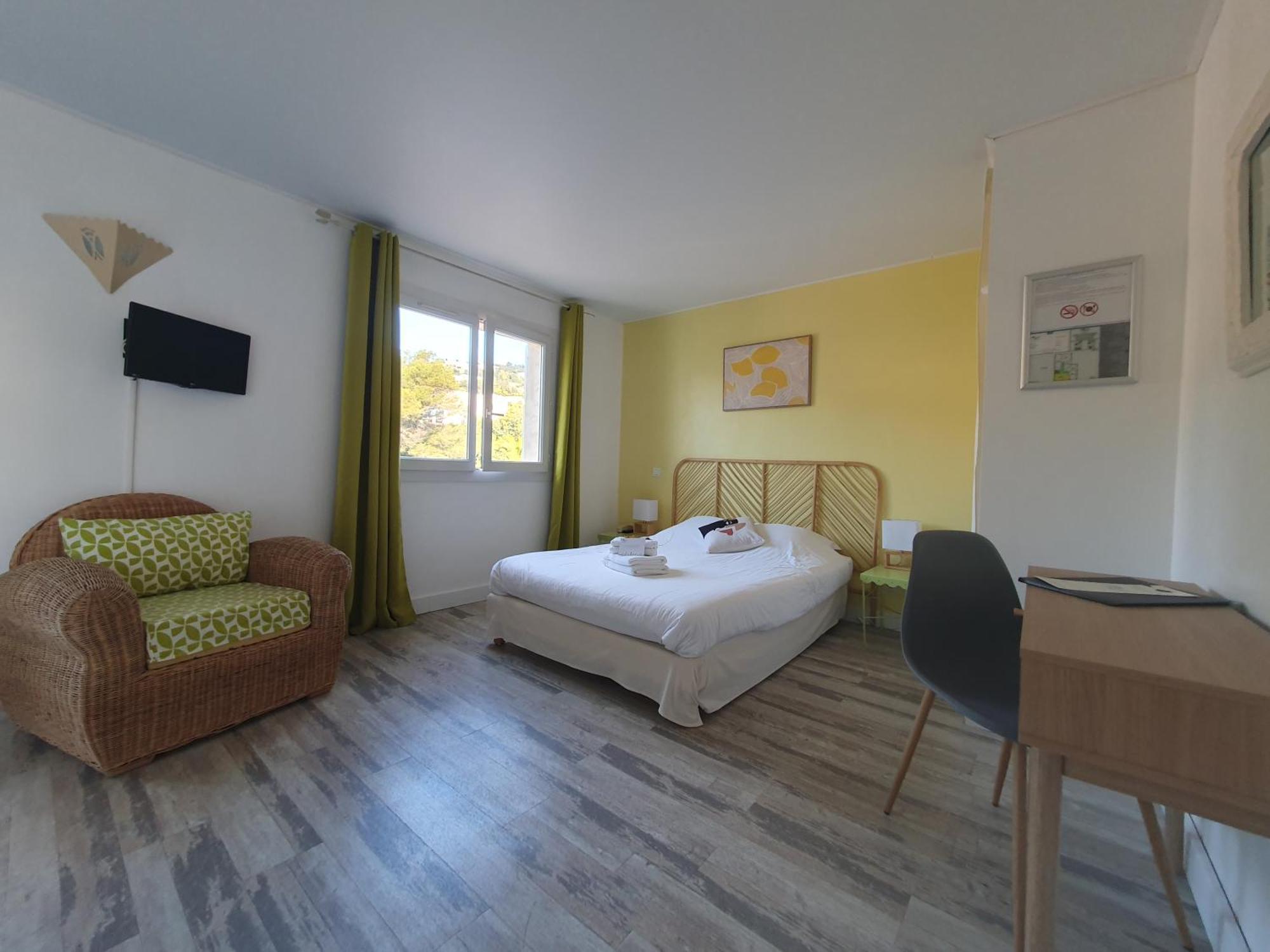 Triple Room Road Side