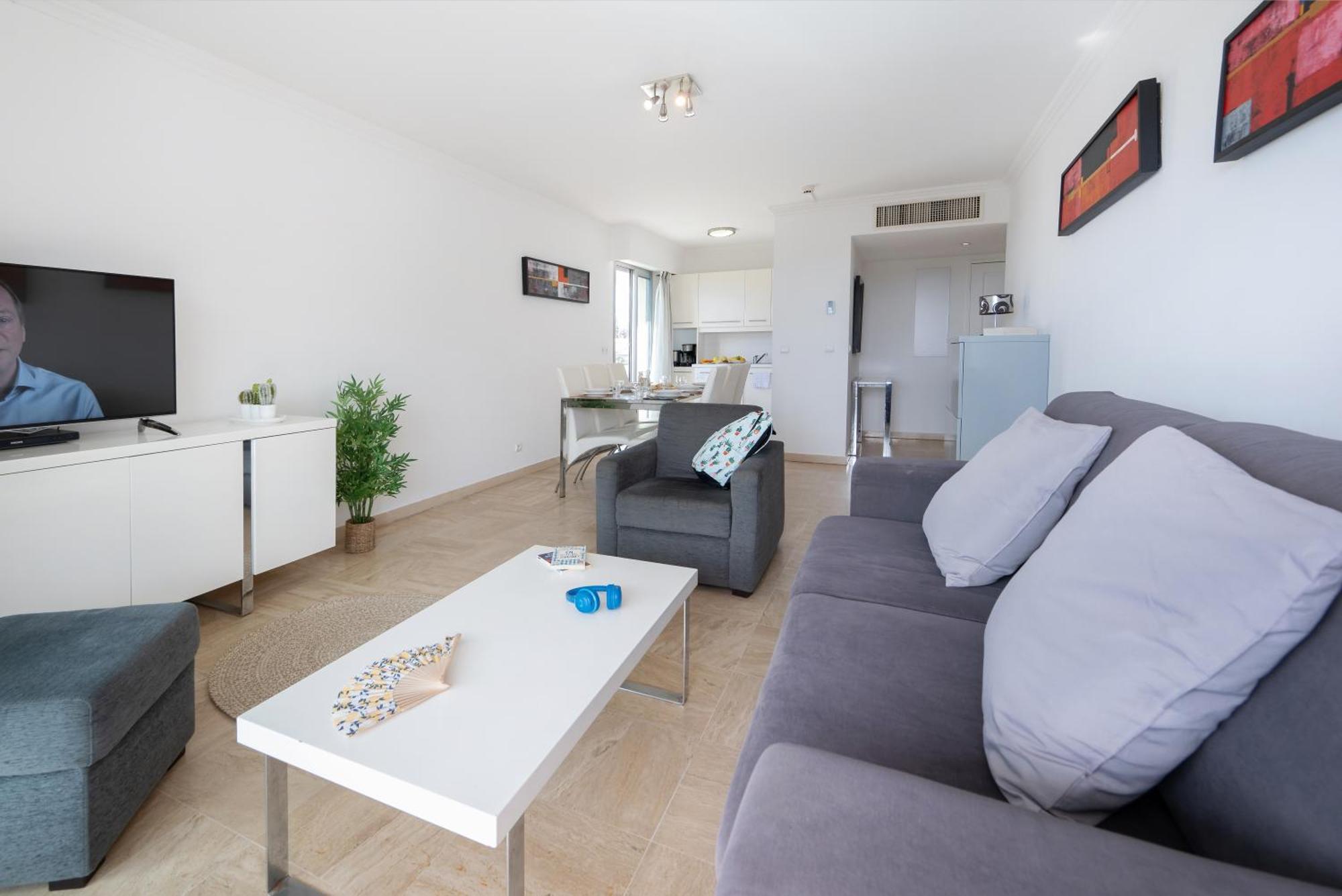 Two-Bedroom Apartment swimming-pool view