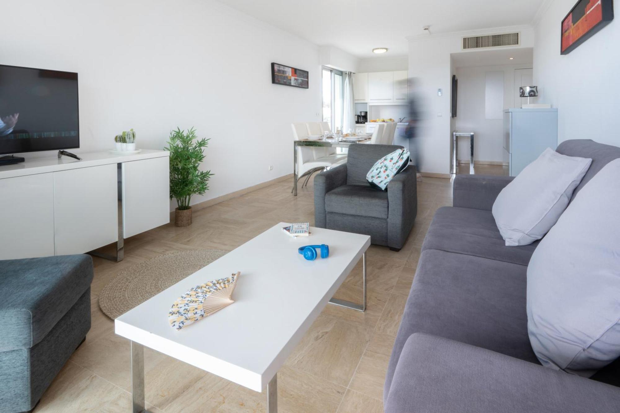 Two-Bedroom Apartment swimming-pool view