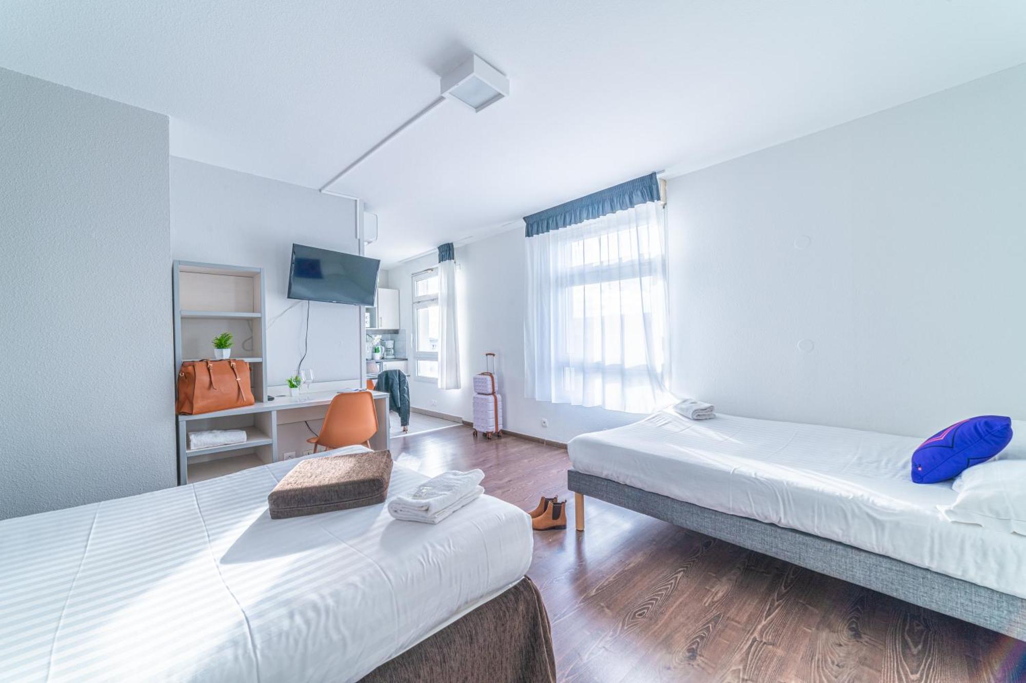 Deluxe One-Bedroom Apartment