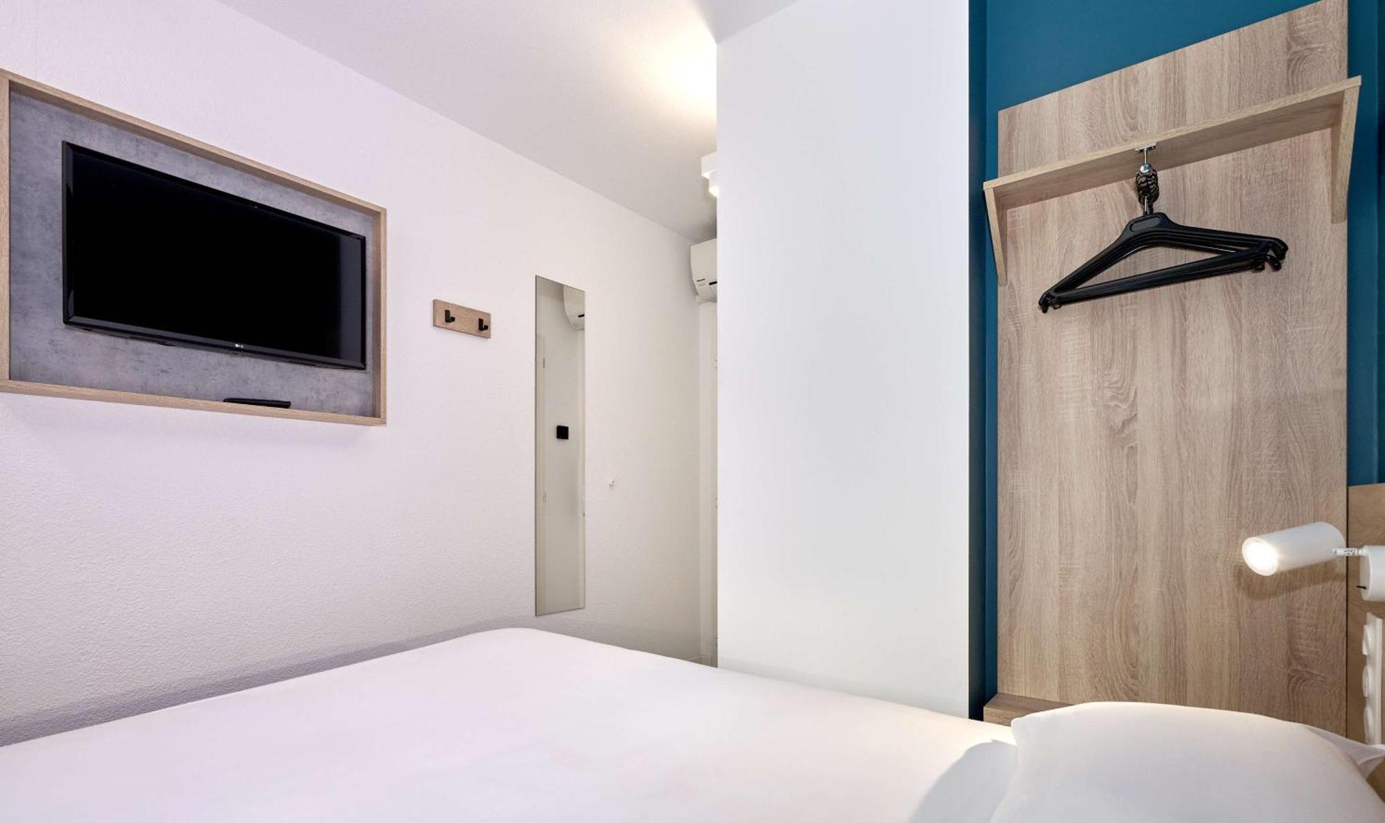 Standard Room 1 Double Bed Wifi Air-Co Shower
