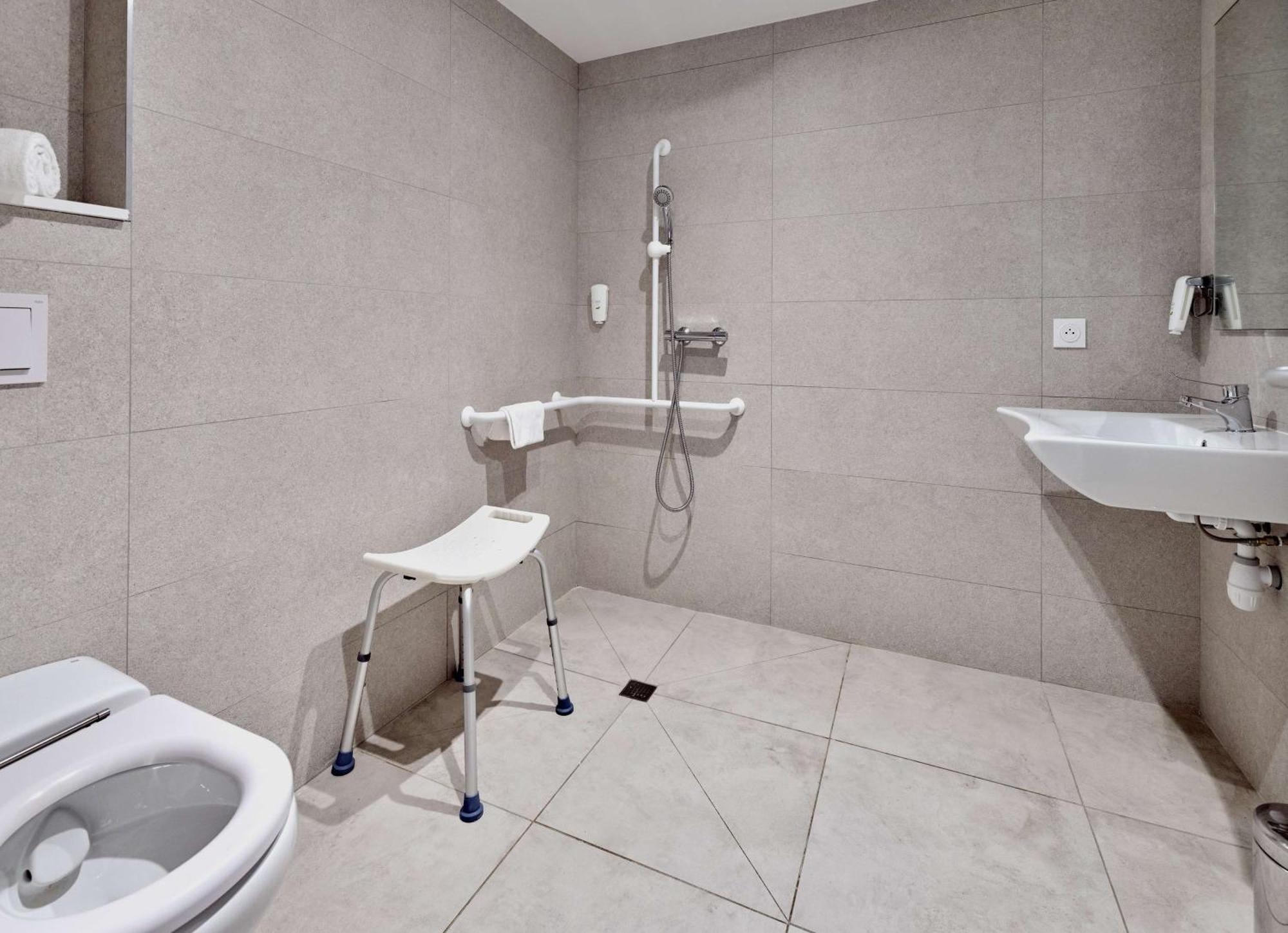 Standard Room 1 Double Bed Wifi Air-Co Shower