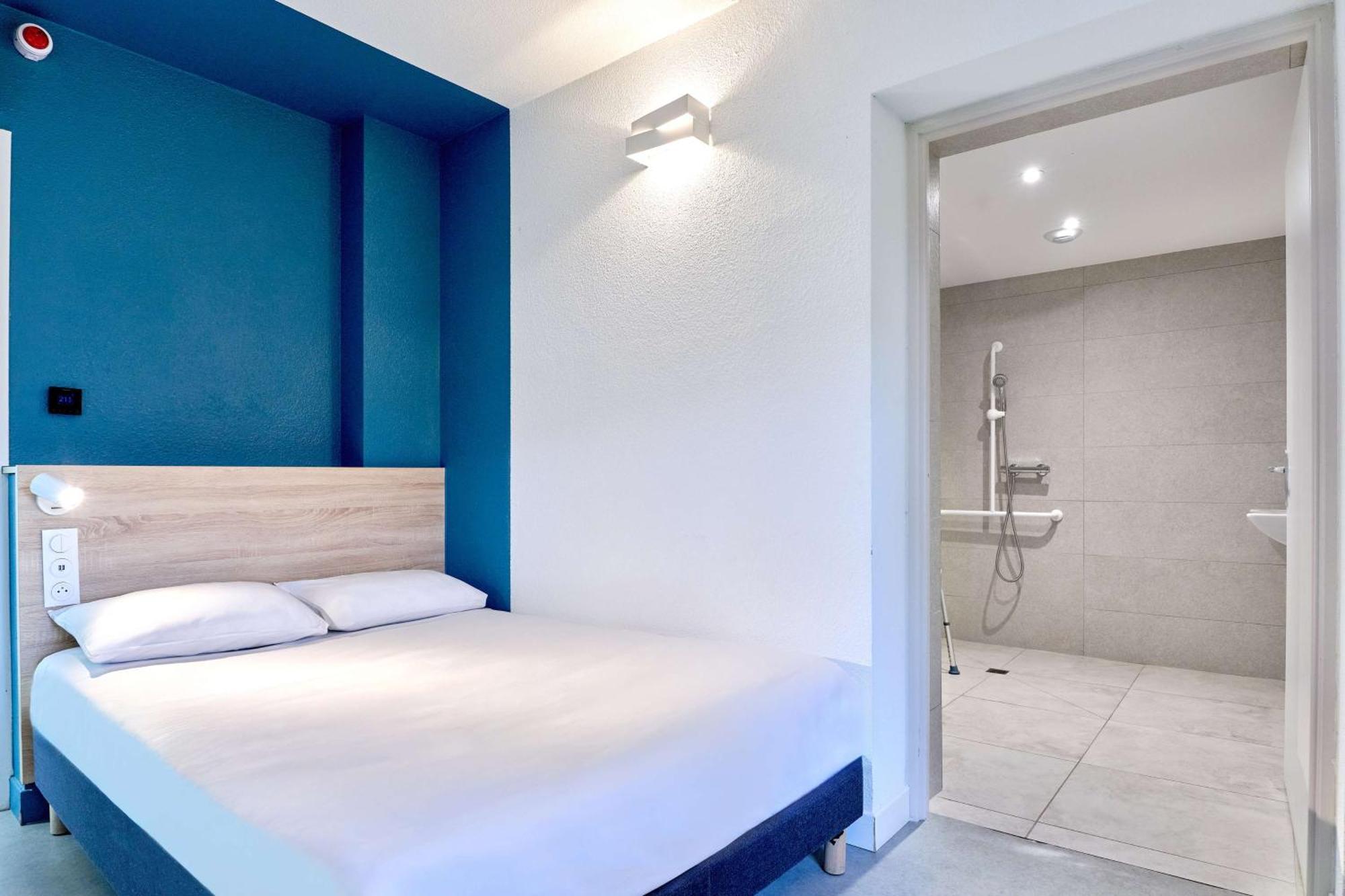 Standard Room 1 Double Bed Wifi Air-Co Shower