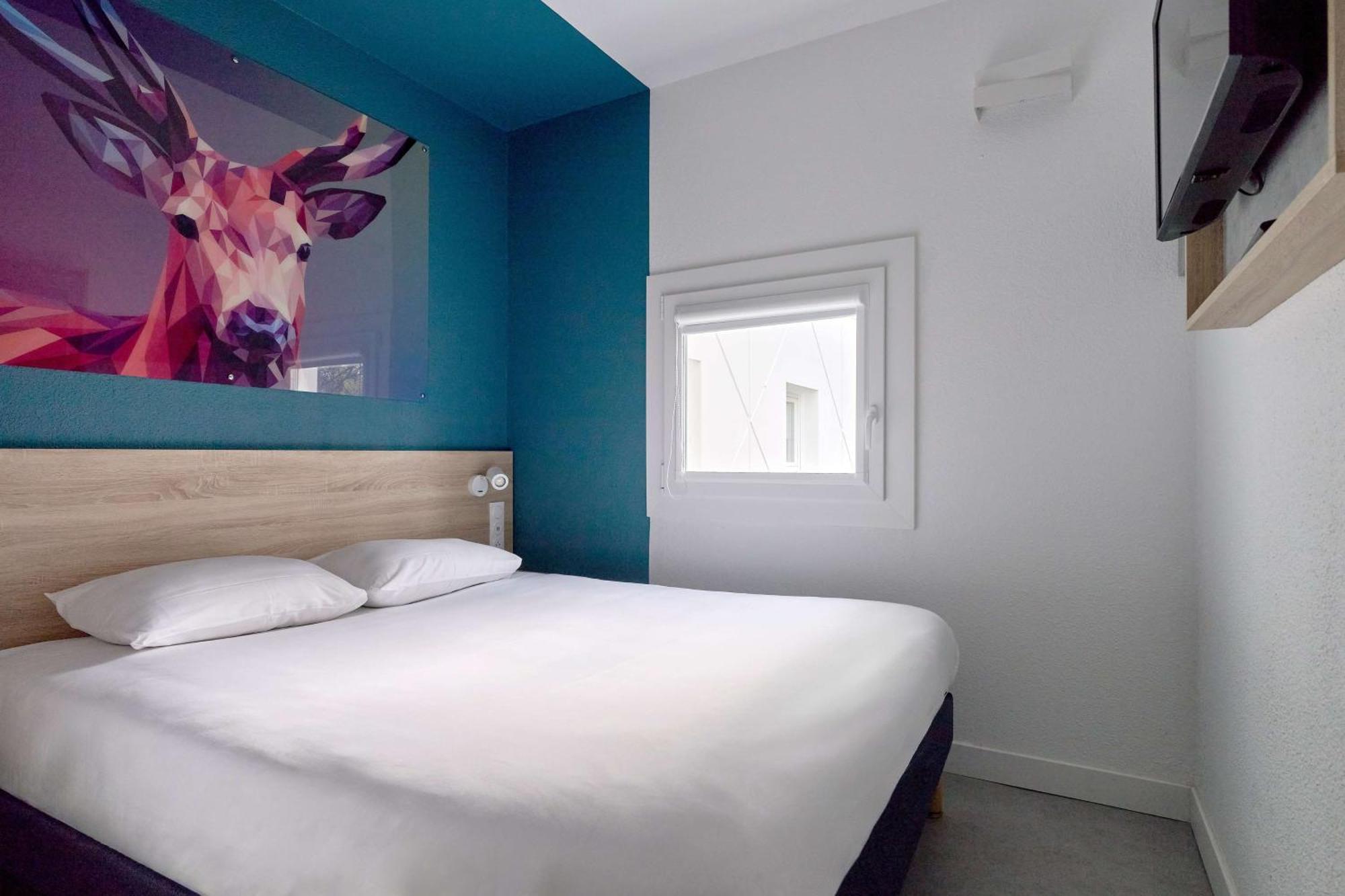 Standard Room 1 Double Bed Wifi Air-Co Shower