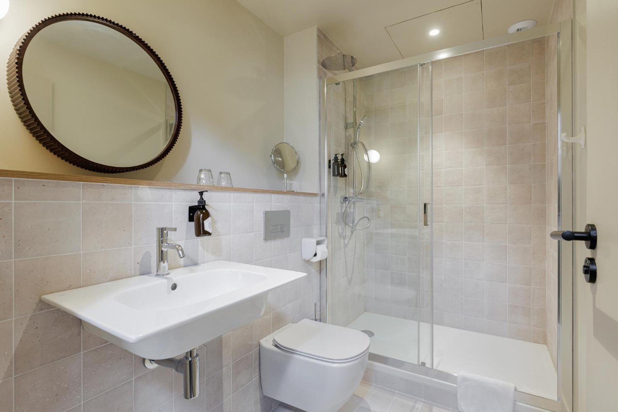 Superior Double or Twin Room,1516206112:JPEG