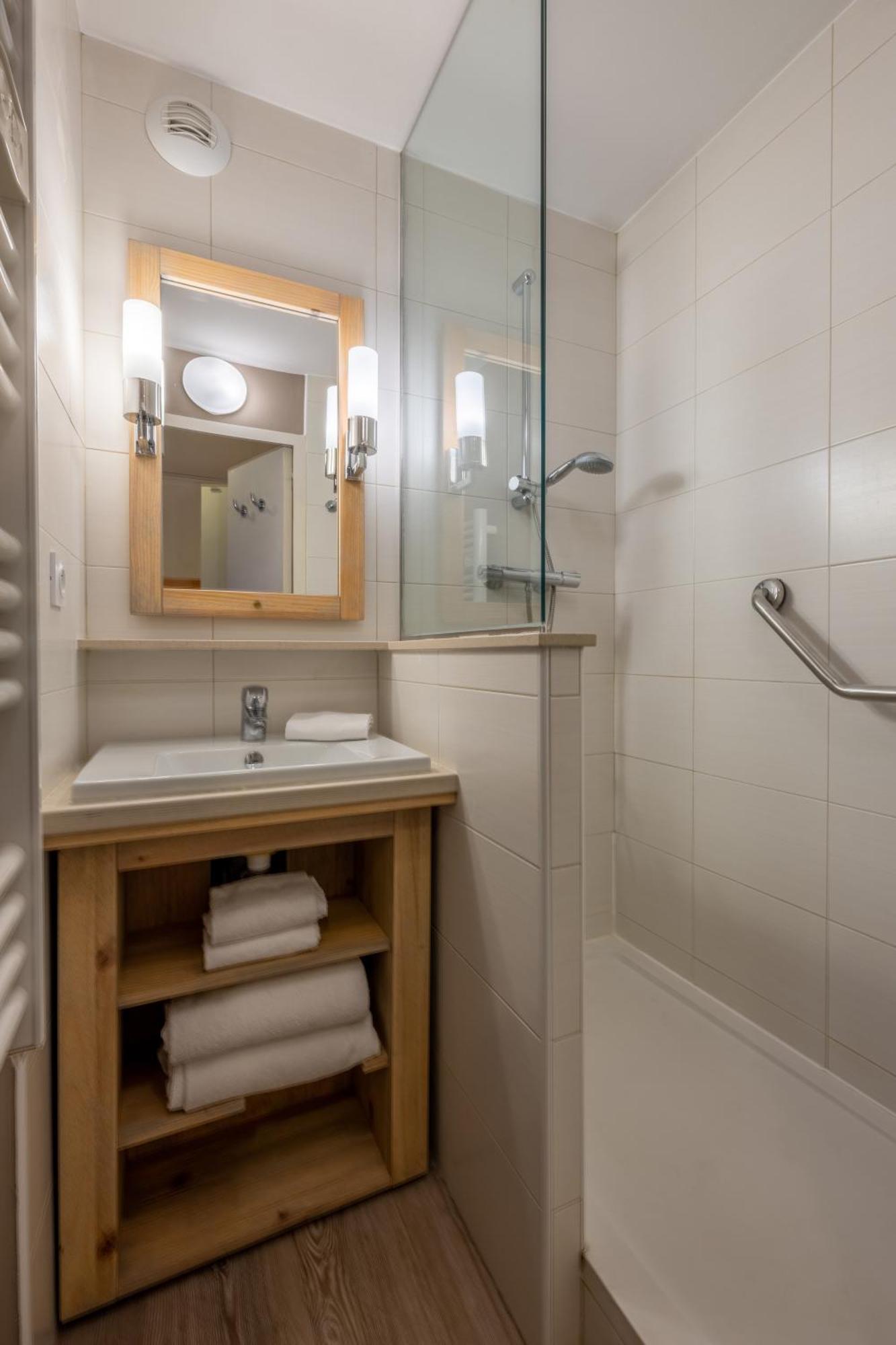 Studio with Sleeping Alcove and Balcony (4 People) - Valley View