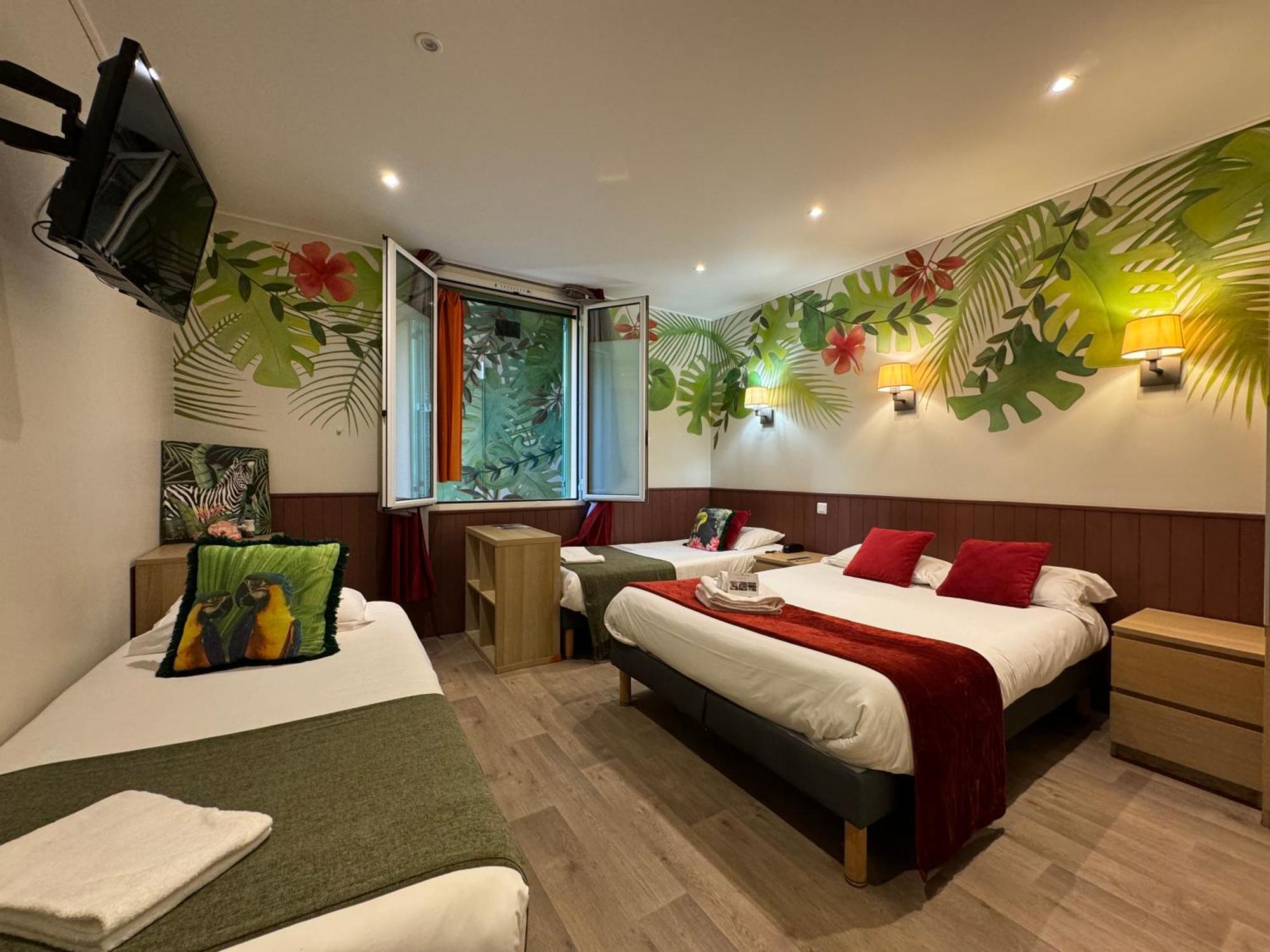 Classic Quadruple Room window overlooking a painted wall,1525957873:JPEG