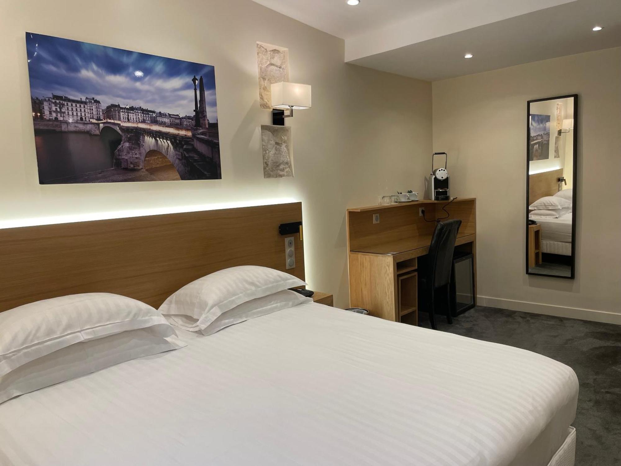 Deluxe Double or Twin Room